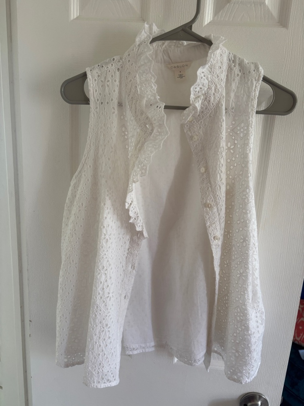 Caslon White Eyelet Ruffle Sleeveless Button-Front Blouse